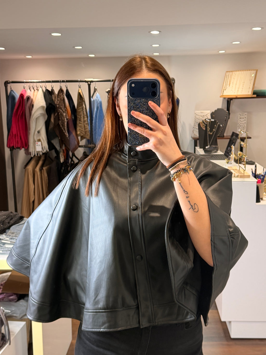 Cape "IZAE"