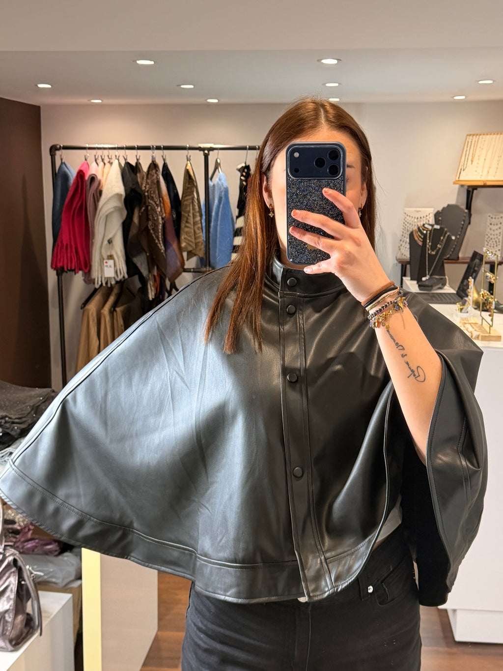 Cape "IZAE"