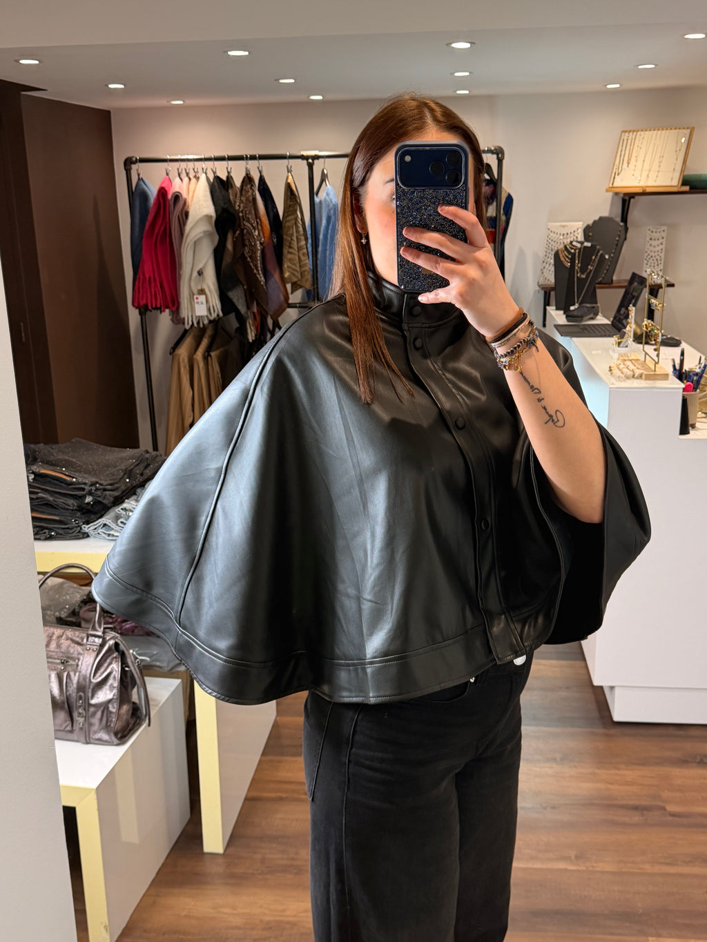 Cape "IZAE"