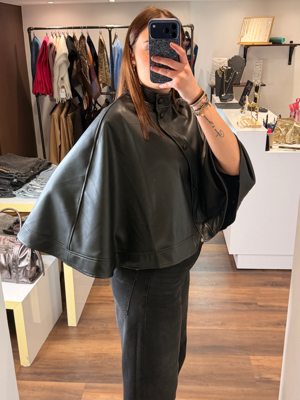 Cape "IZAE"