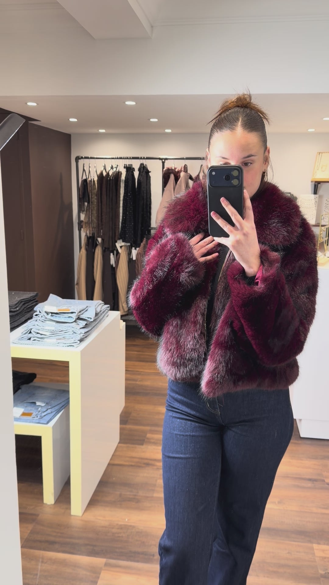 veste fausse fourrure bordeaux