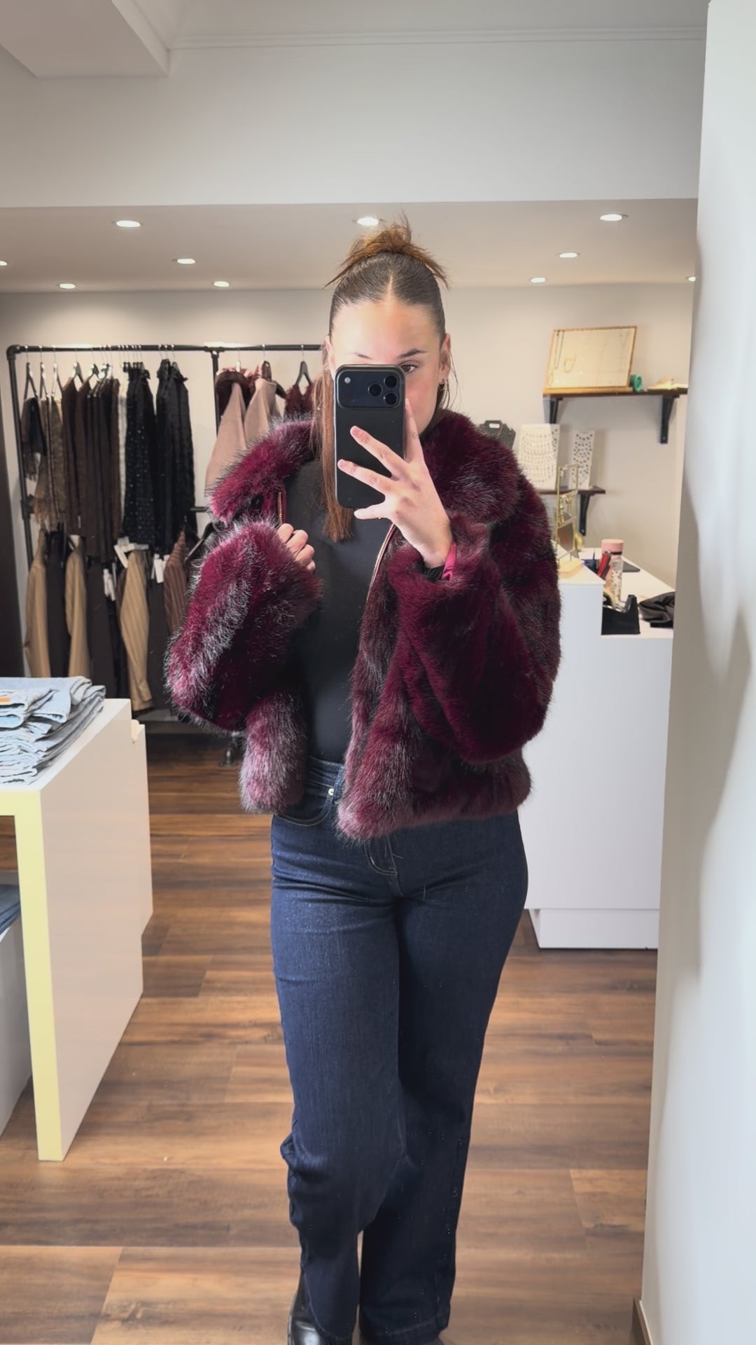 veste fausse fourrure bordeaux